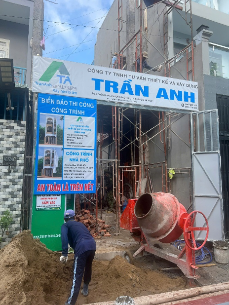Đổ bê tông cột, xây tường tầng 2