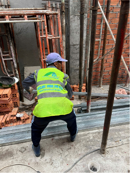 lắp đặt cốp pha tầng 2 TA House