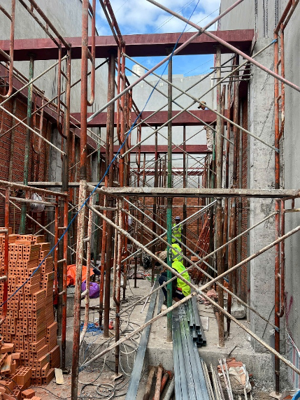 lắp đặt cốp pha tầng 2 TA House