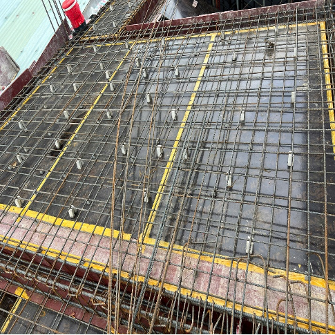 Hình ảnh lắp đặt cốt thép dầm sàn tầng 2