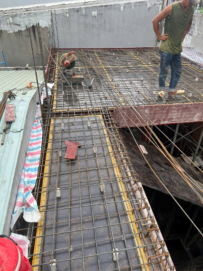 Hình ảnh lắp đặt cốt thép dầm sàn tầng 2
